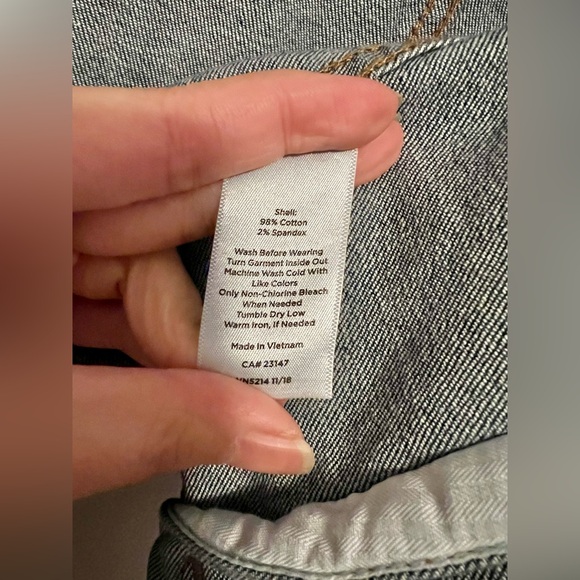 Talbots Women’s Denim Jean Jacket Size Small NWT - Picture 8 of 9